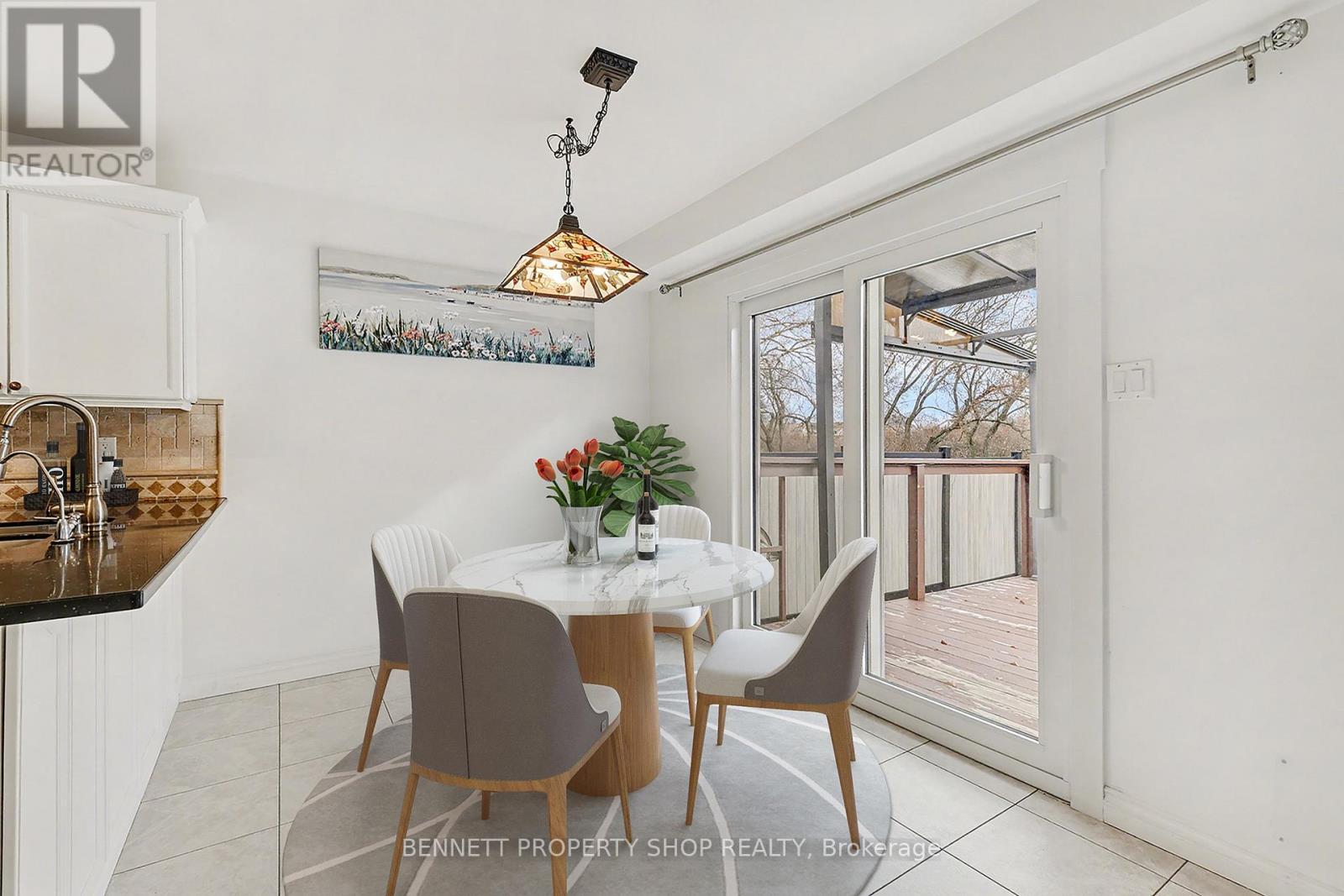 18 Shetland Way, Ottawa, Ontario  K2M 1R9 - Photo 5 - X12598234