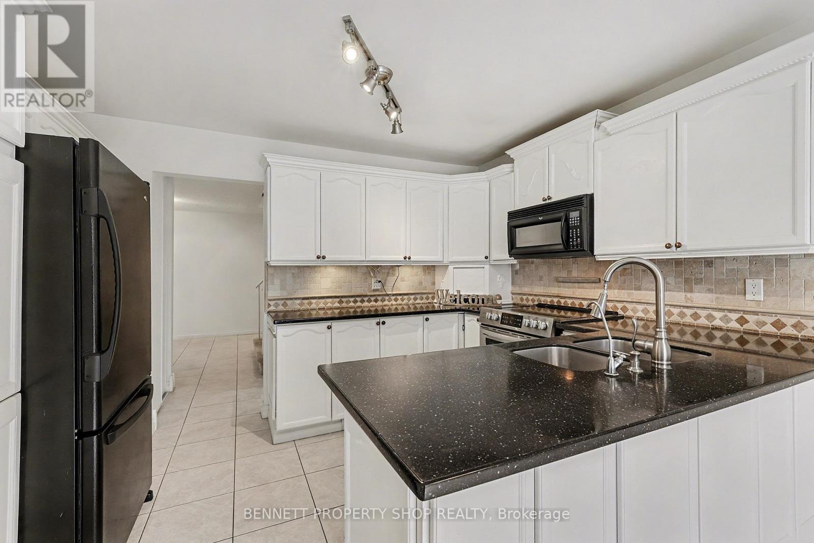 18 Shetland Way, Ottawa, Ontario  K2M 1R9 - Photo 6 - X12598234