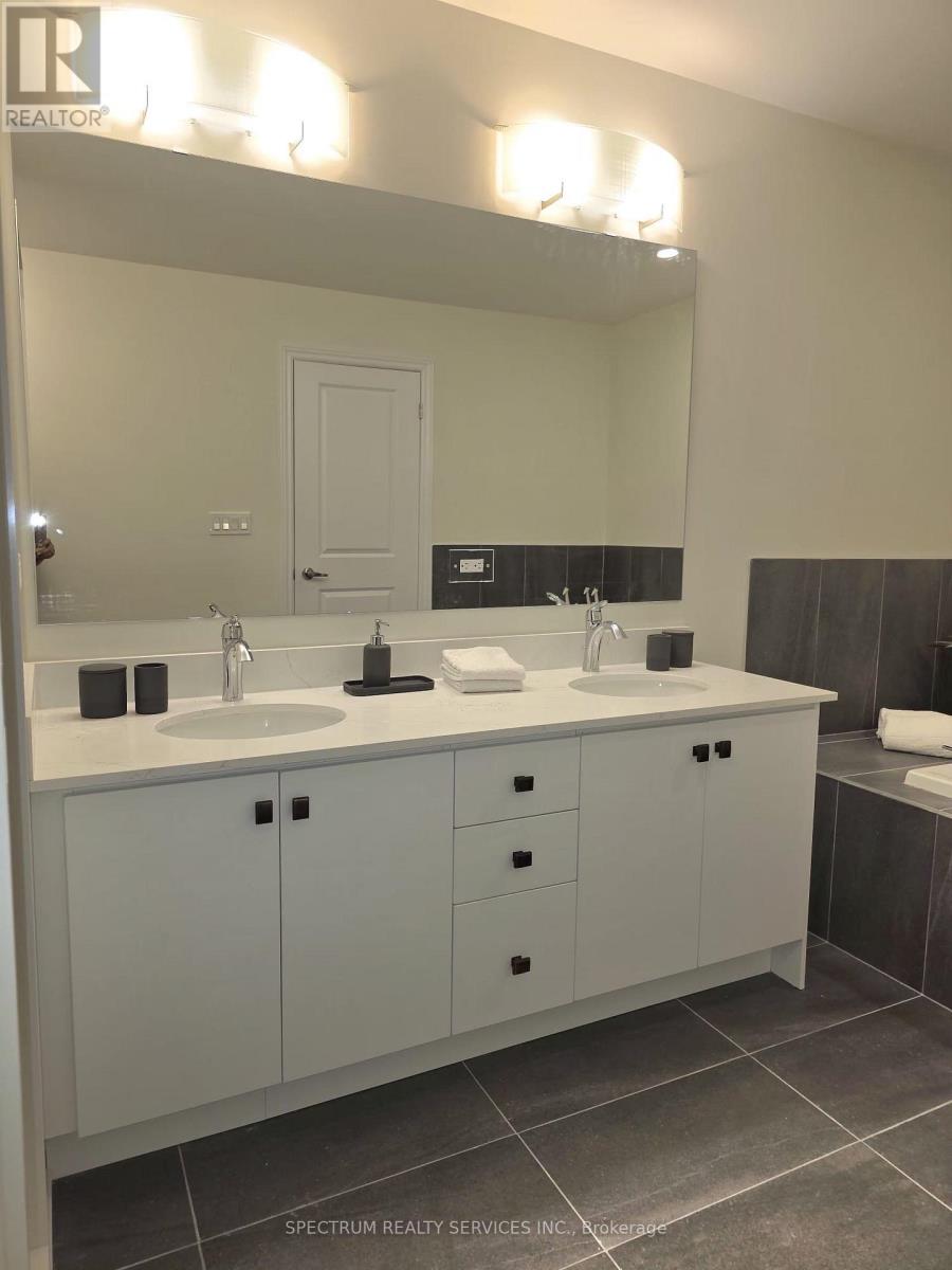 19 Inverness Way, Bradford West Gwillimbury (Bradford), Ontario  L3Z 0W4 - Photo 20 - N12596914