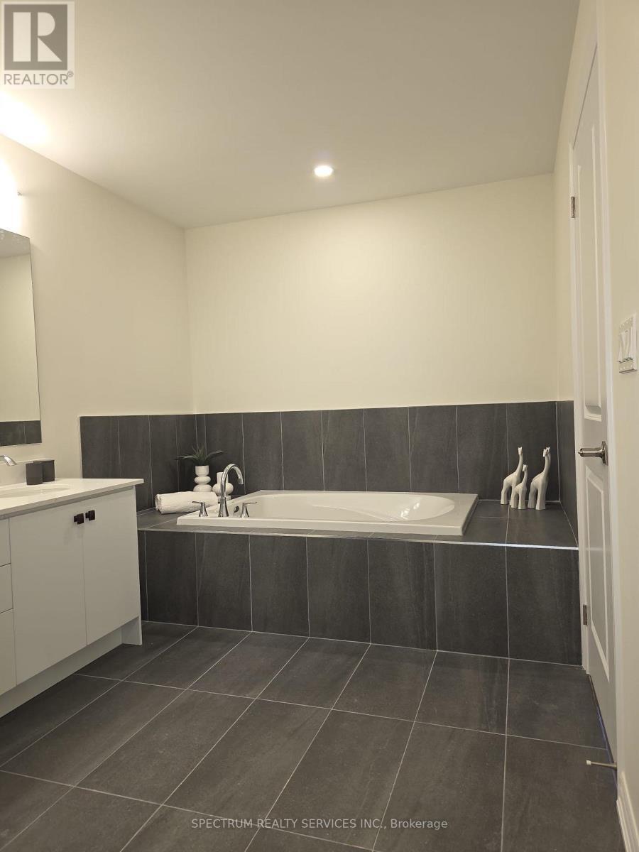 19 Inverness Way, Bradford West Gwillimbury (Bradford), Ontario  L3Z 0W4 - Photo 21 - N12596914