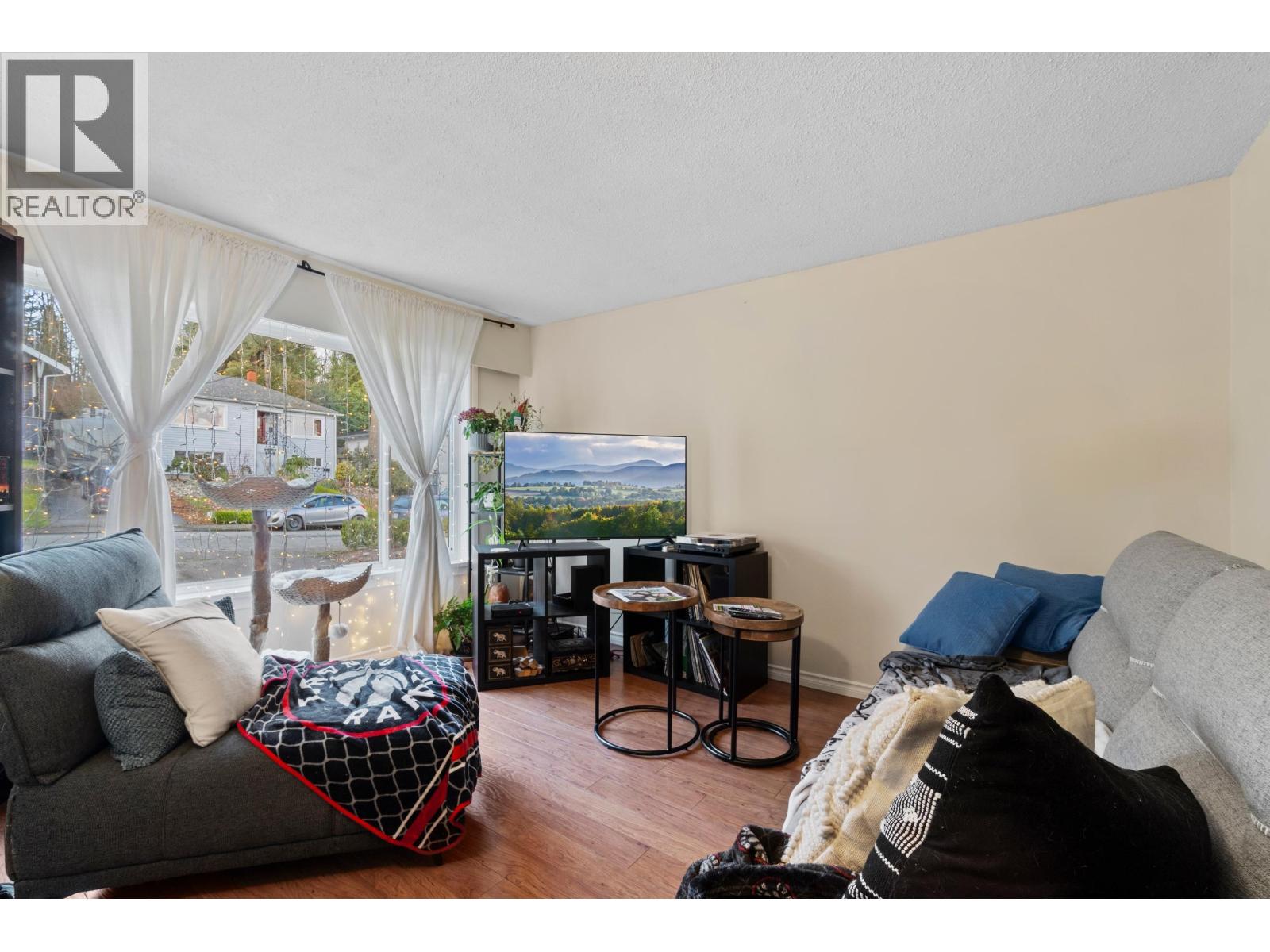 570 Colby Street, New Westminster, British Columbia V3L 3Z1 - Photo 2 - R3071818