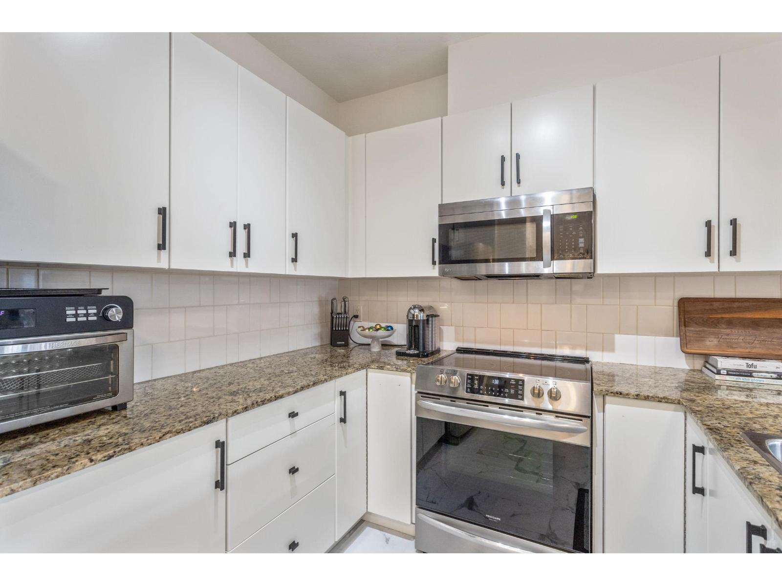 102 15385 101a Avenue, Surrey, British Columbia  V3R 0B4 - Photo 9 - R3071763