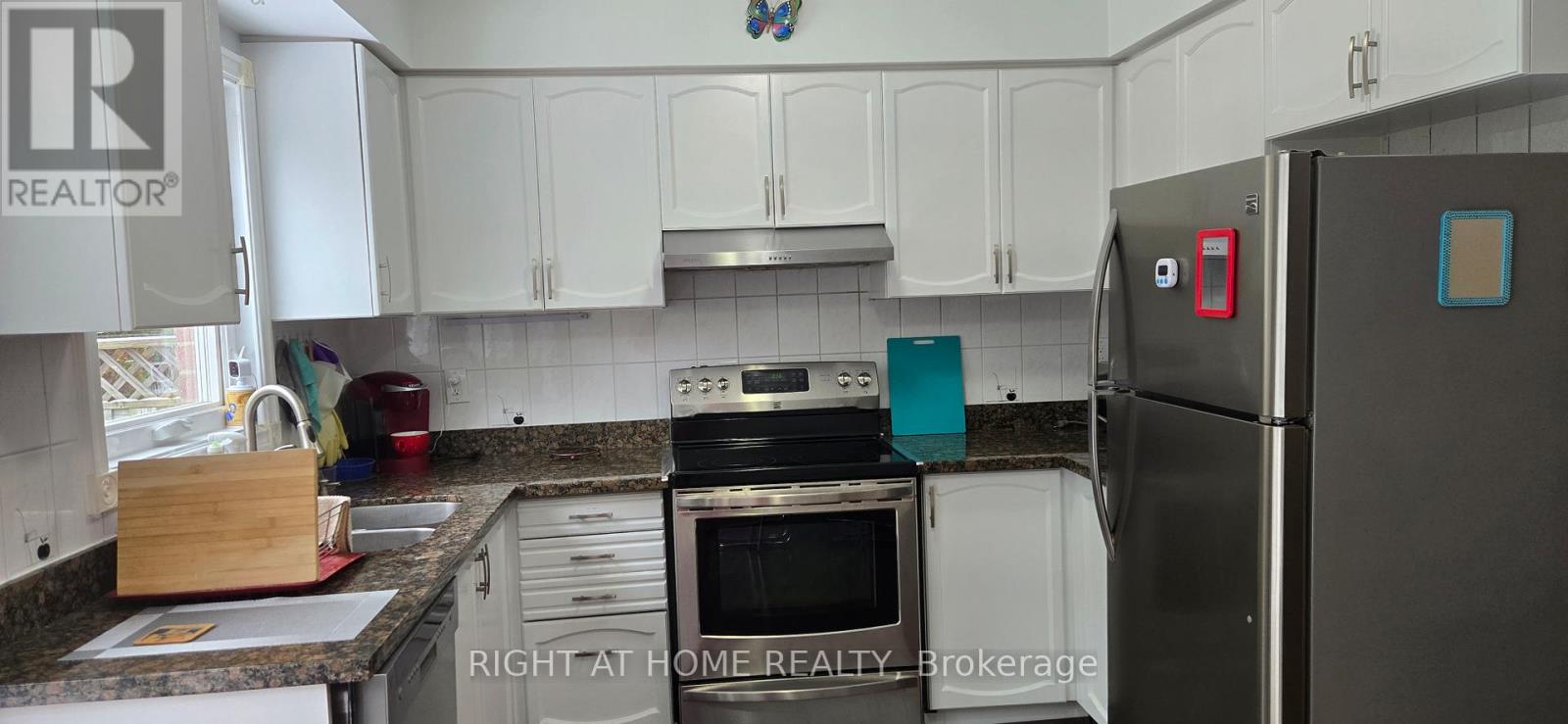 5 Constellation Crescent, Richmond Hill, Ontario  L4C 8J8 - Photo 5 - N12596948