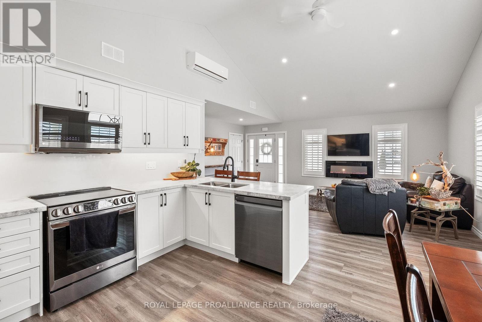 102 - 300 Croft Street, Port Hope, Ontario L1A 0E1 - Photo 12 - X12597840