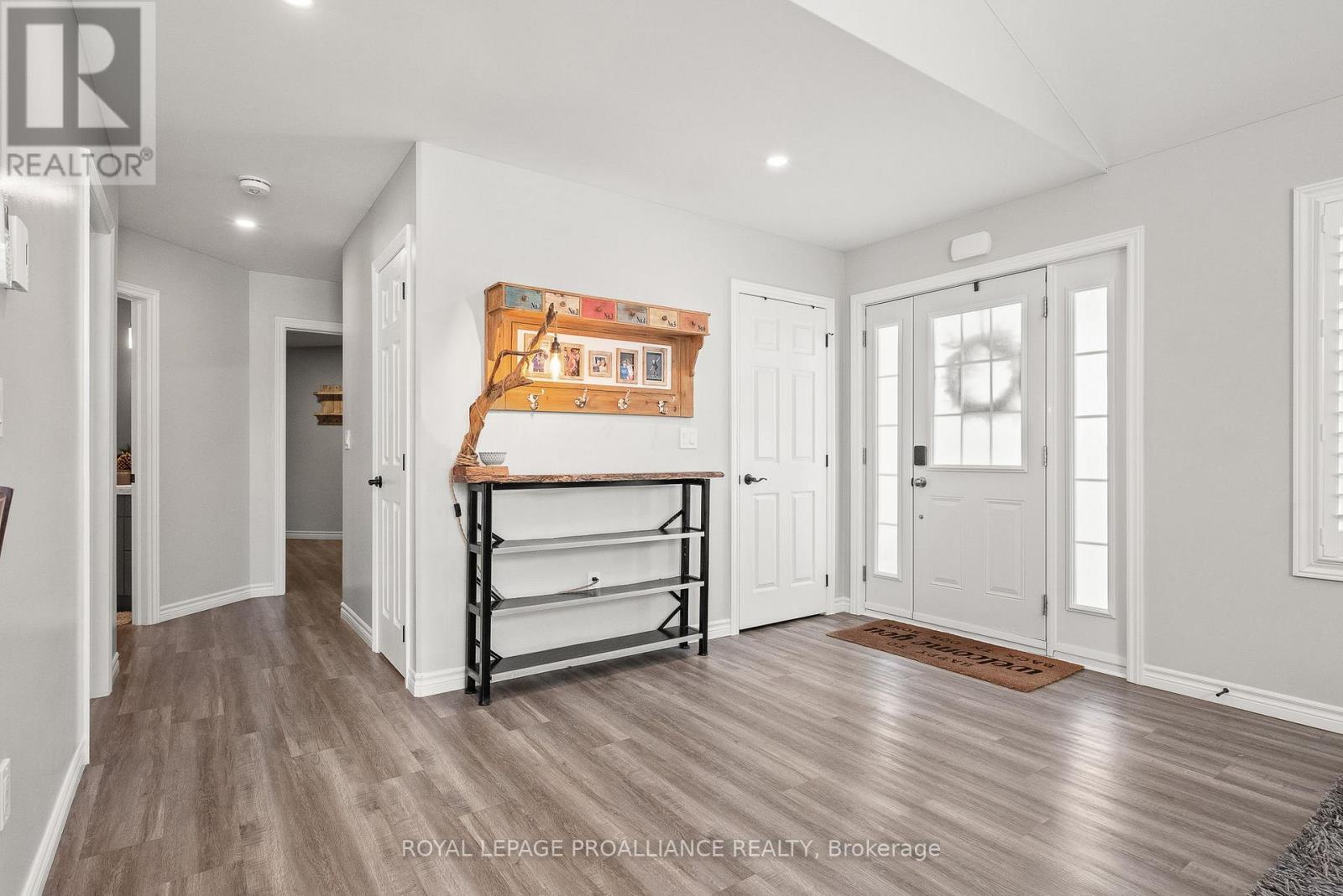 102 - 300 Croft Street, Port Hope, Ontario L1A 0E1 - Photo 5 - X12597840