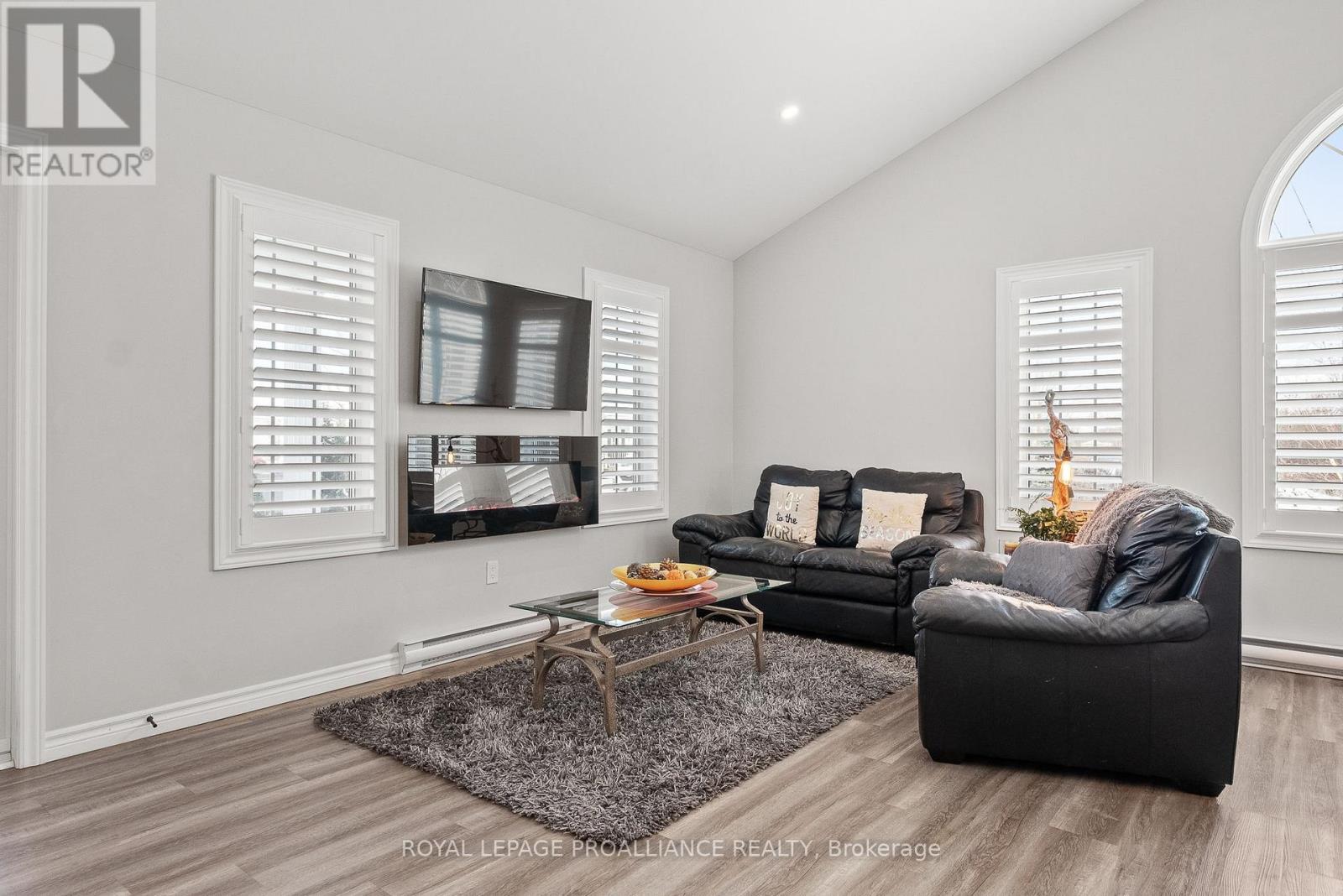 102 - 300 Croft Street, Port Hope, Ontario L1A 0E1 - Photo 7 - X12597840