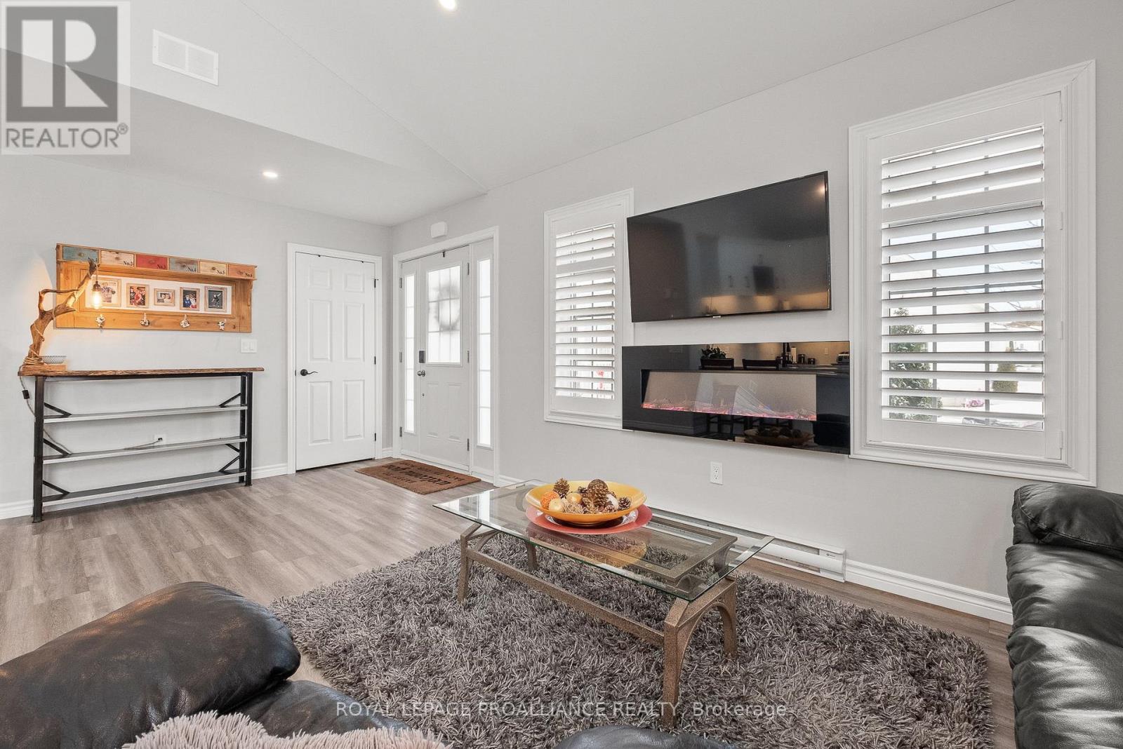 102 - 300 Croft Street, Port Hope, Ontario L1A 0E1 - Photo 8 - X12597840