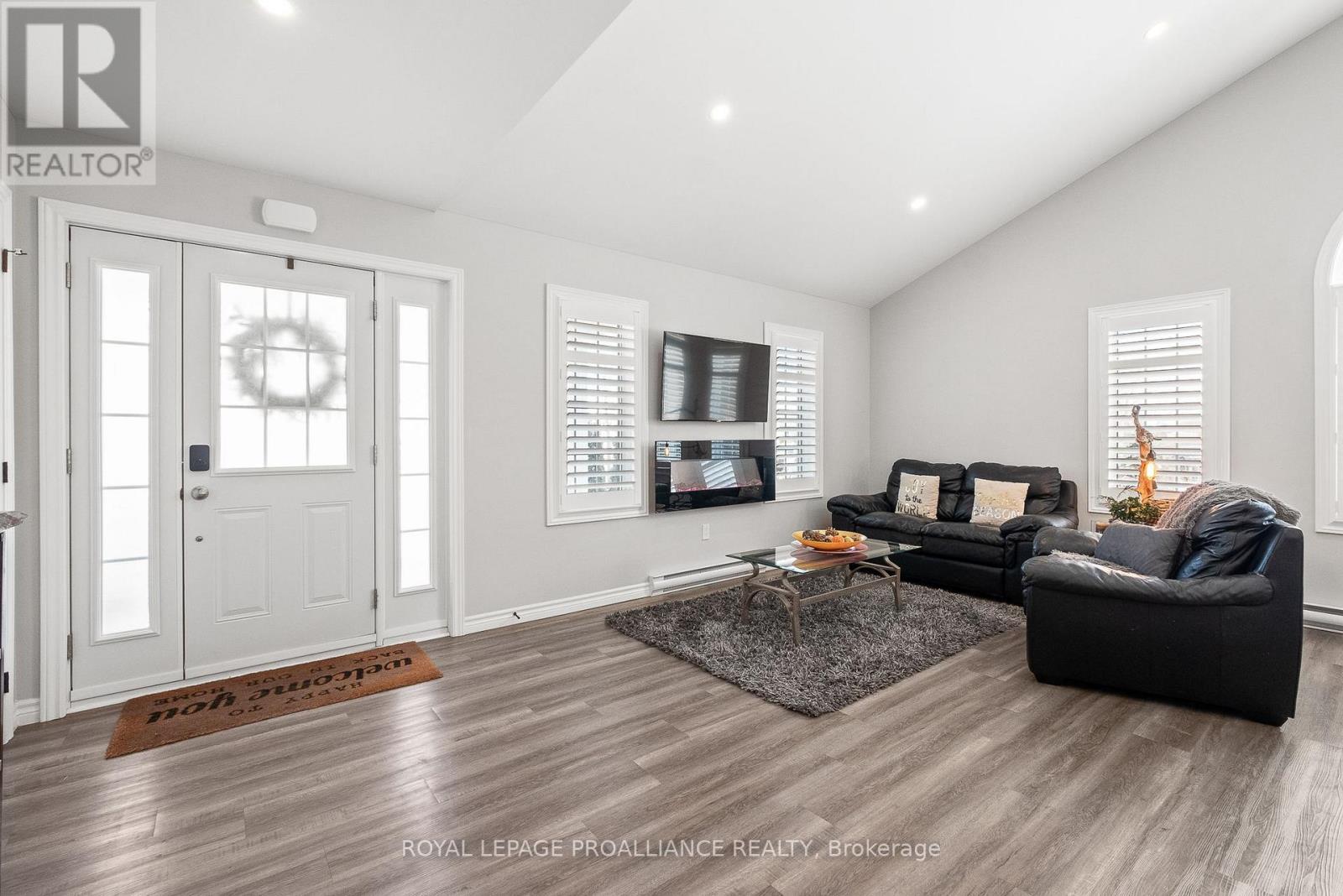 102 - 300 Croft Street, Port Hope, Ontario L1A 0E1 - Photo 4 - X12597840