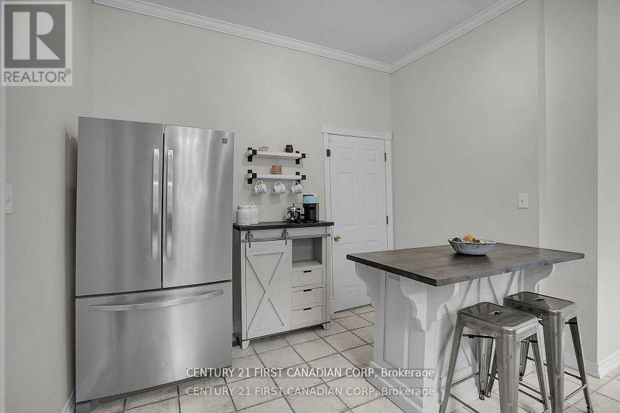 393 Central Avenue, London East, Ontario N6B 2E3 - Photo 9 - X12597276