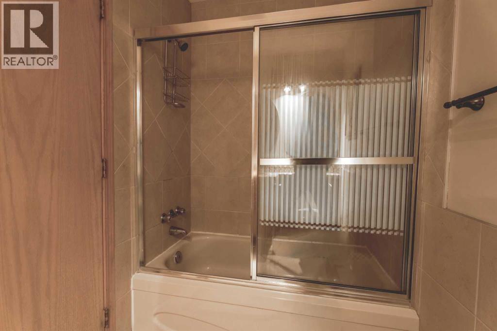 135 Canterbury Court Sw, Calgary, Alberta  T2W 6C1 - Photo 33 - A2261577