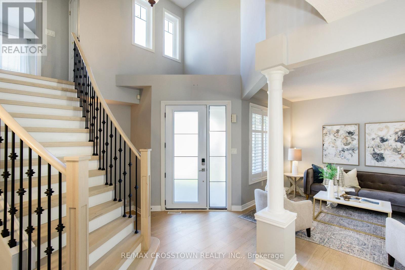 62 Windsor Crescent, Barrie (Innis-Shore), Ontario  L4N 0K4 - Photo 2 - S12598250