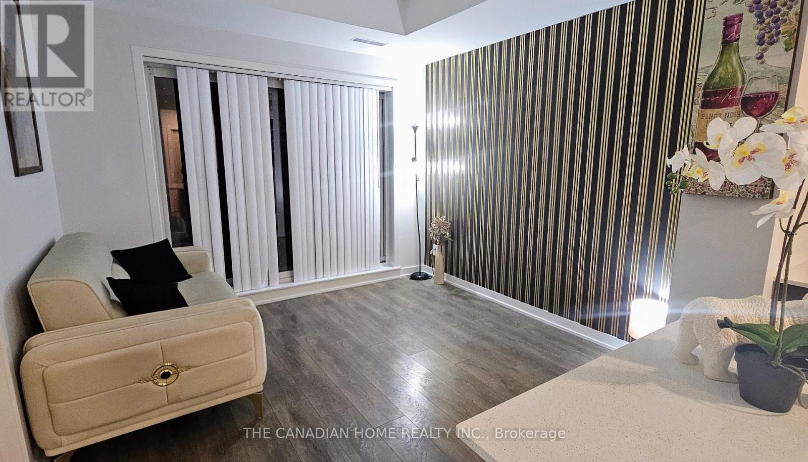 401 - 160 Canon Jackson Drive, Toronto, Ontario  M6M 0B6 - Photo 8 - W12598166