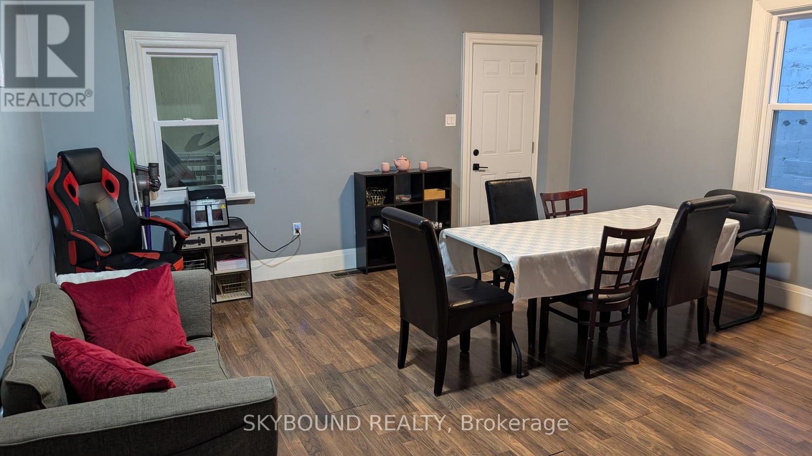 Store - 486 Rogers Road, Toronto, Ontario  M6M 1B1 - Photo 10 - W12598210