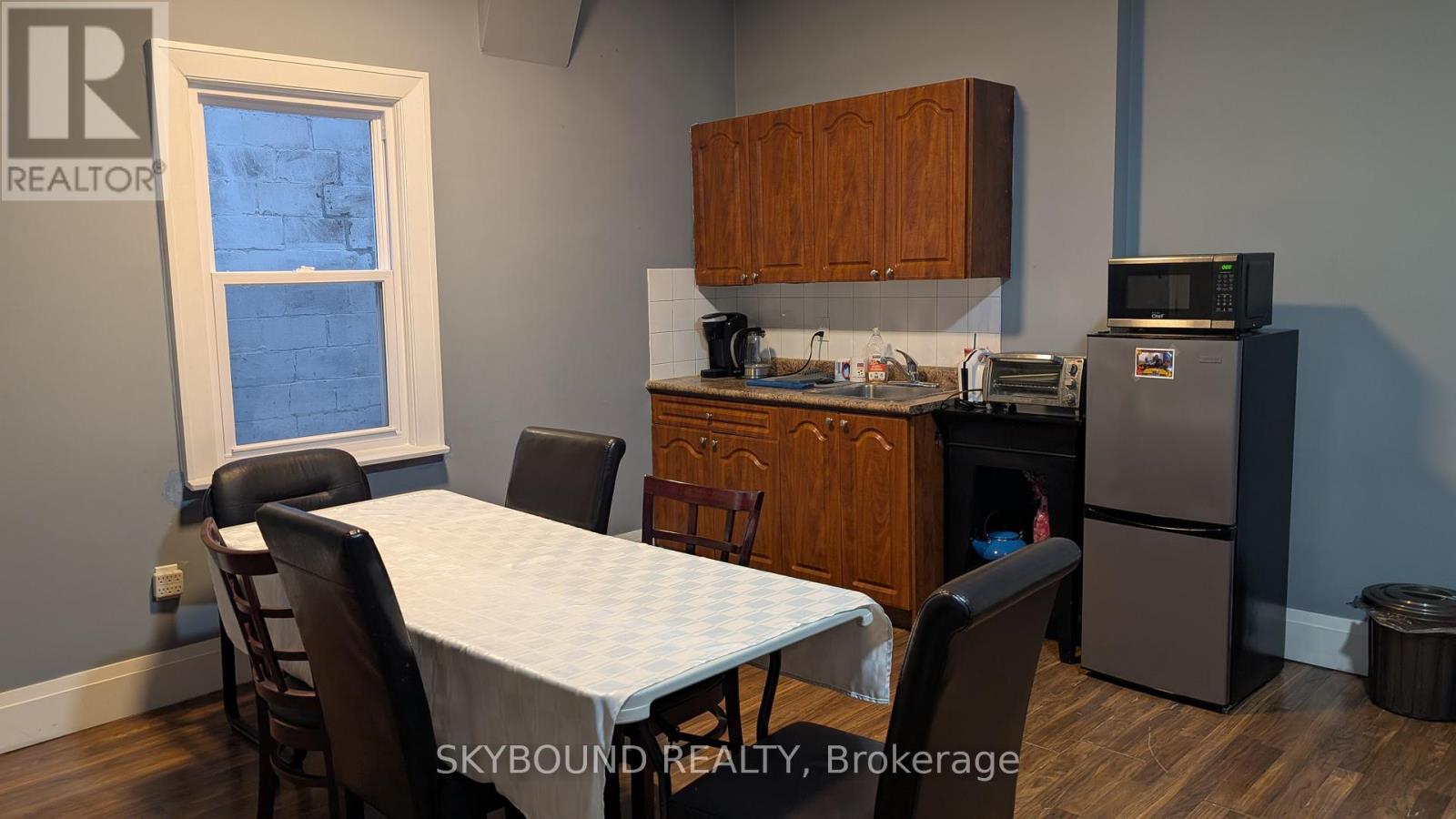 Store - 486 Rogers Road, Toronto, Ontario  M6M 1B1 - Photo 11 - W12598210