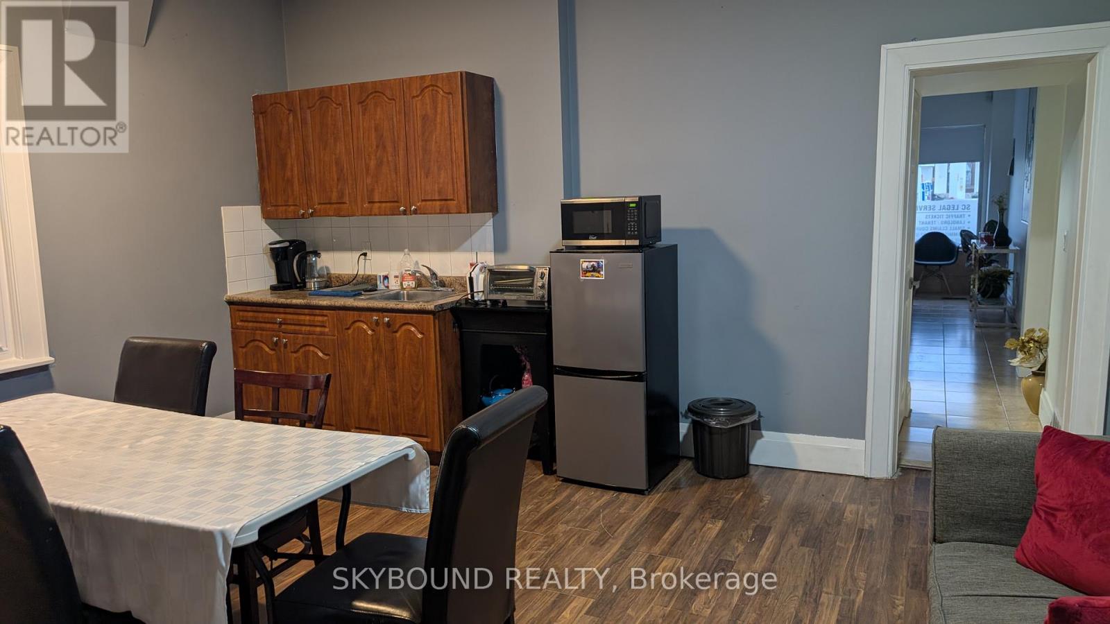 Store - 486 Rogers Road, Toronto, Ontario  M6M 1B1 - Photo 12 - W12598210