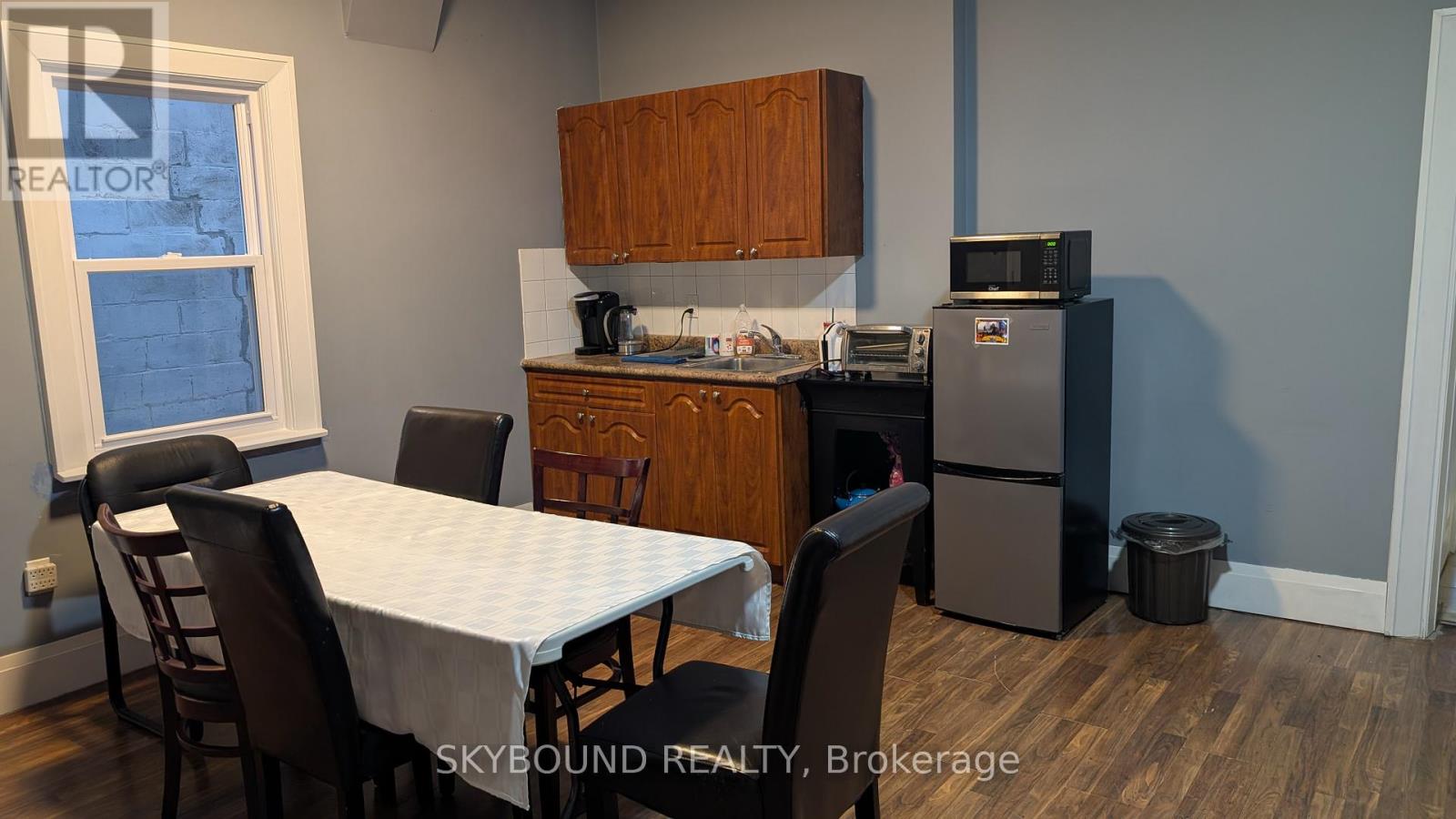 Store - 486 Rogers Road, Toronto, Ontario  M6M 1B1 - Photo 13 - W12598210