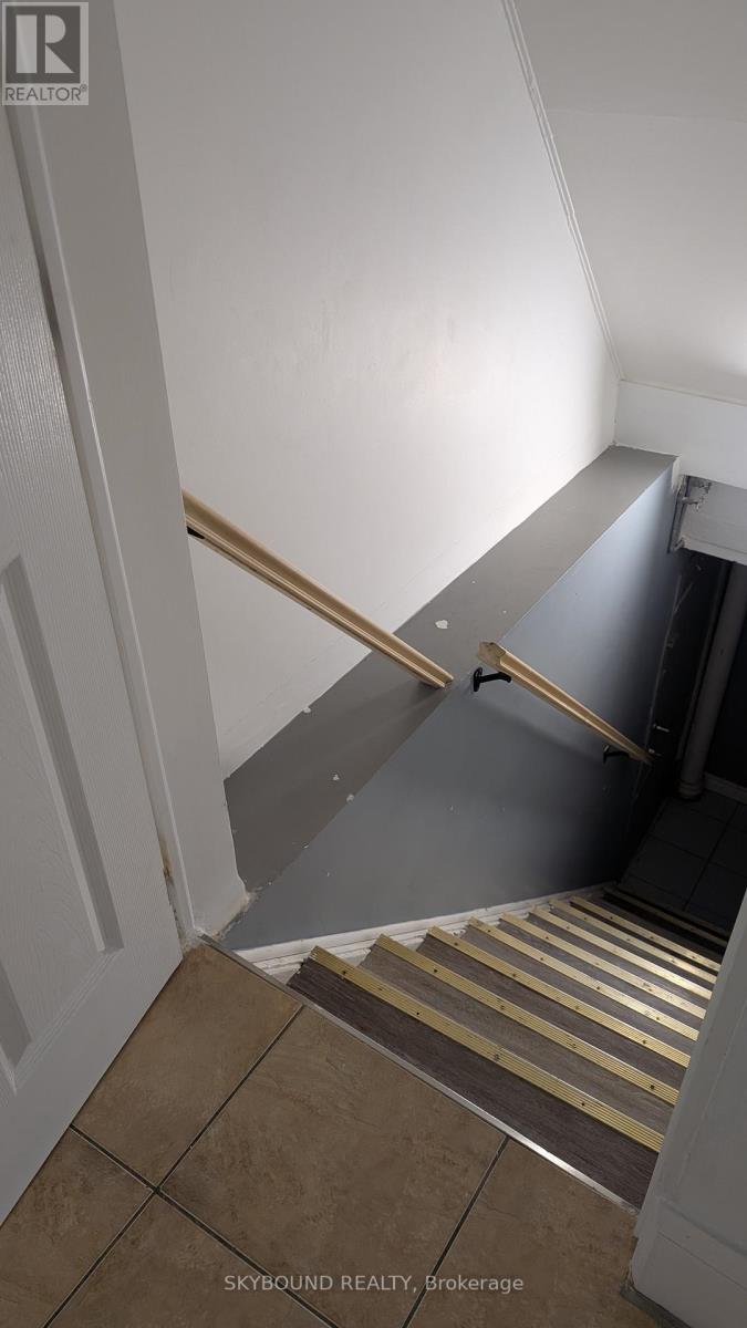 Store - 486 Rogers Road, Toronto, Ontario  M6M 1B1 - Photo 16 - W12598210