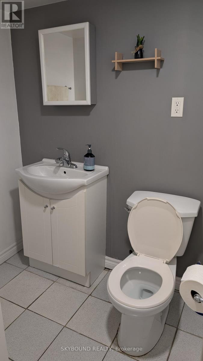 Store - 486 Rogers Road, Toronto, Ontario  M6M 1B1 - Photo 17 - W12598210