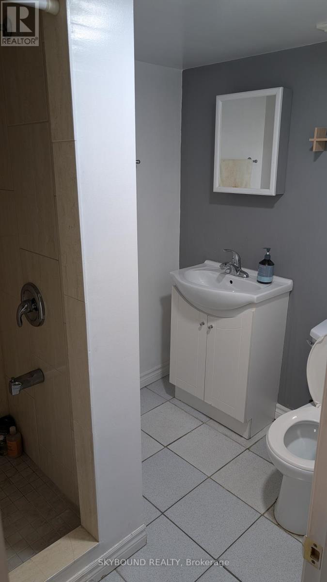 Store - 486 Rogers Road, Toronto, Ontario  M6M 1B1 - Photo 19 - W12598210