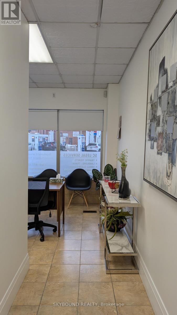 Store - 486 Rogers Road, Toronto, Ontario  M6M 1B1 - Photo 7 - W12598210