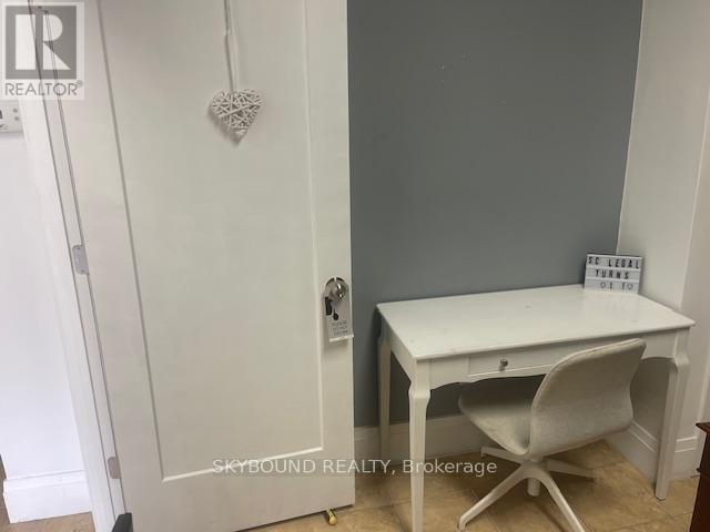 Store - 486 Rogers Road, Toronto, Ontario  M6M 1B1 - Photo 8 - W12598210