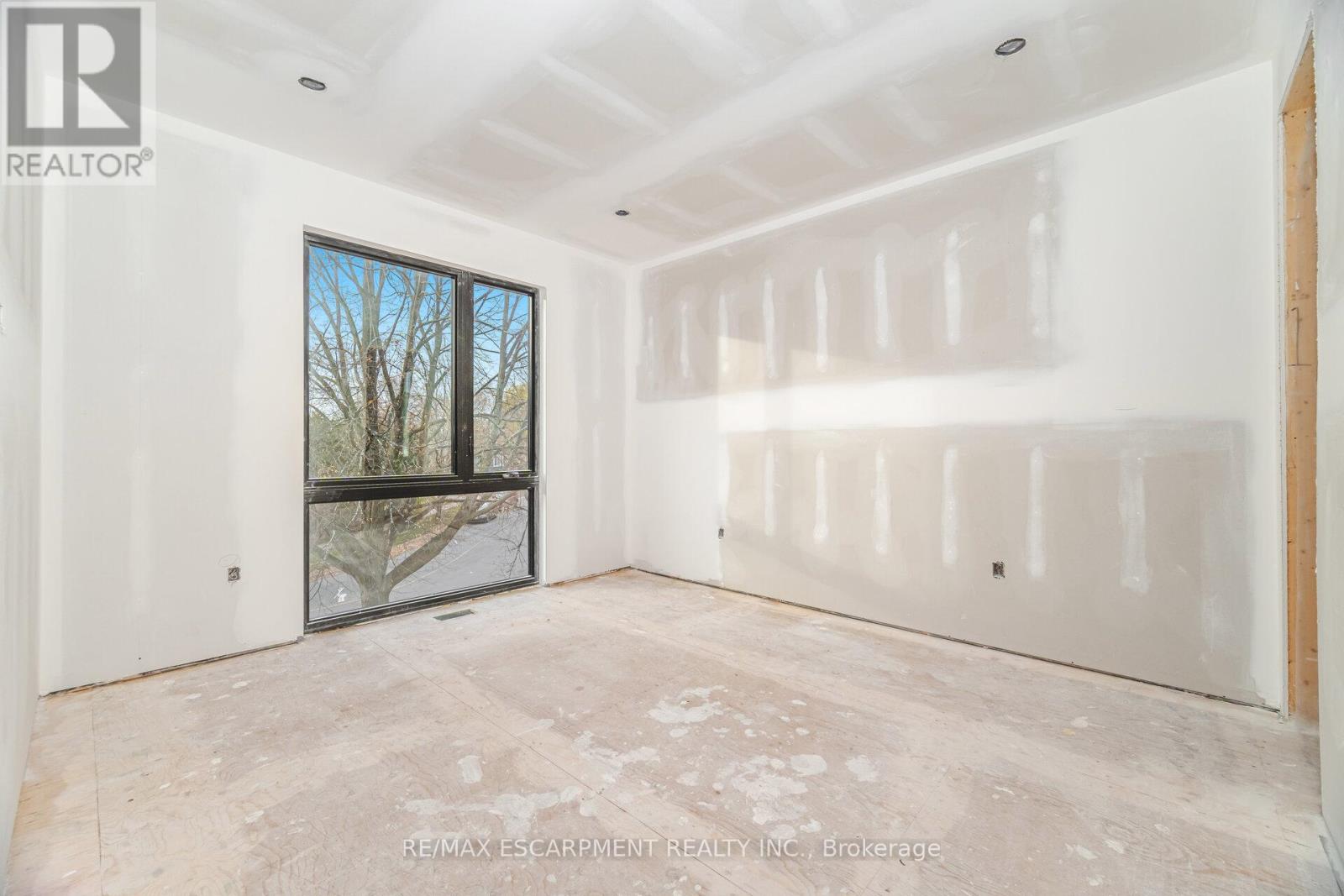 2488 Bridge Road, Oakville, Ontario  L6L 2H2 - Photo 23 - W12598224