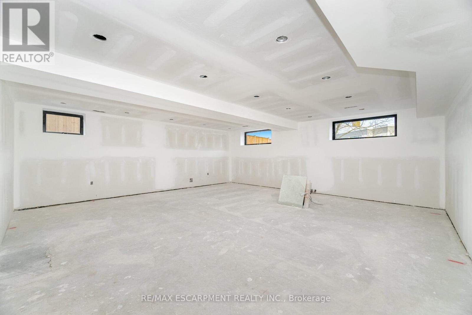 2488 Bridge Road, Oakville, Ontario  L6L 2H2 - Photo 31 - W12598224