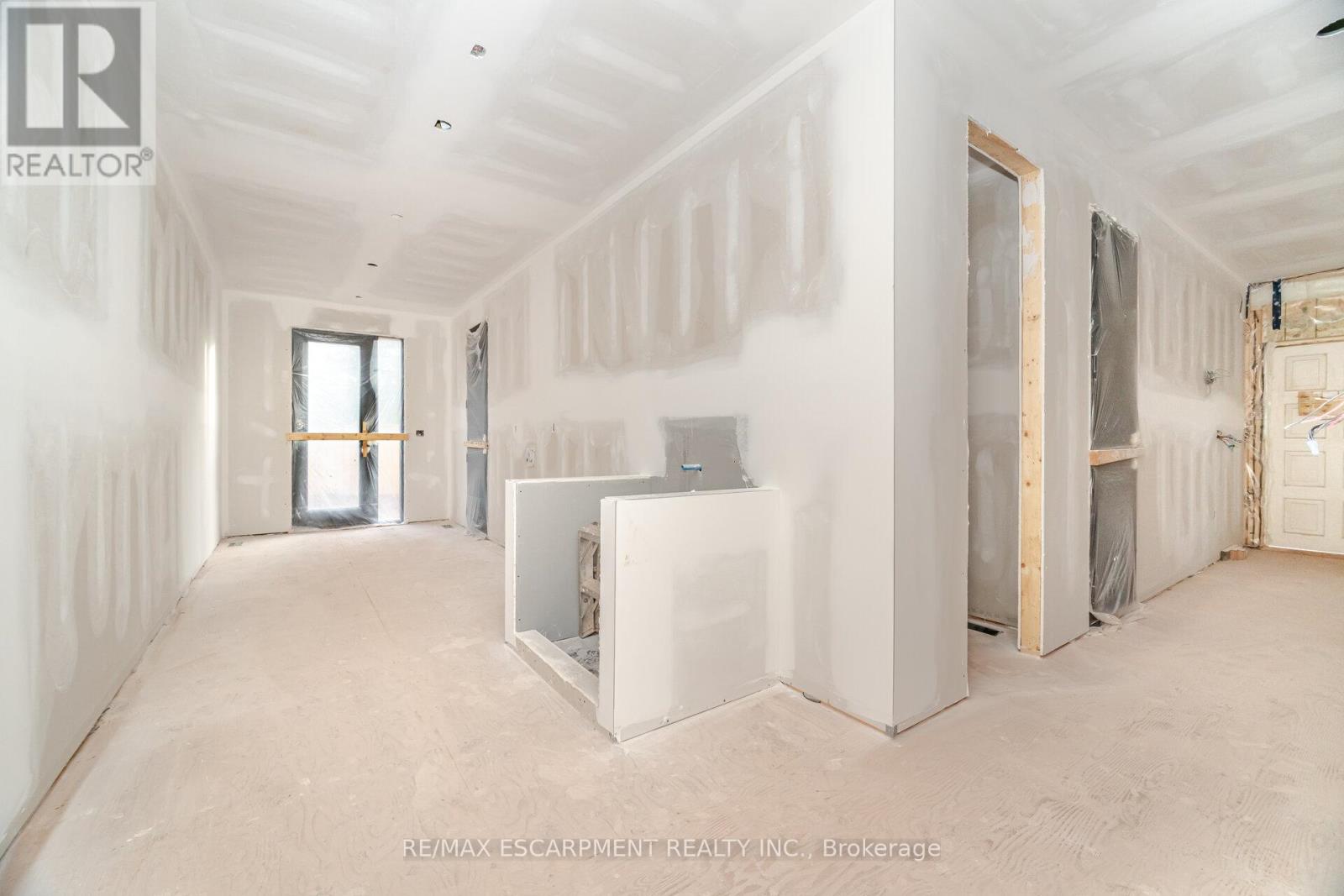 2488 Bridge Road, Oakville, Ontario  L6L 2H2 - Photo 7 - W12598224