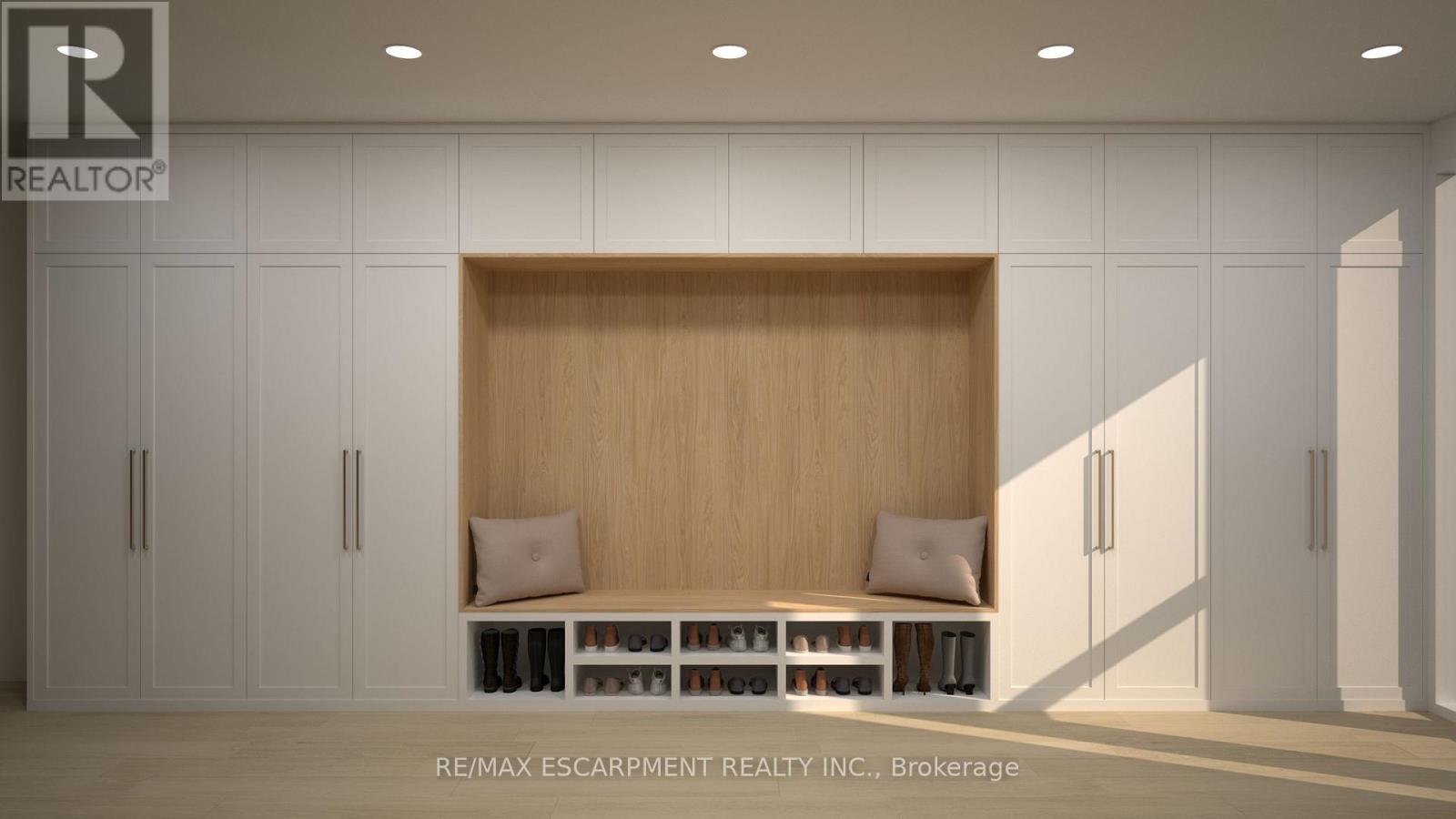 2488 Bridge Road, Oakville, Ontario  L6L 2H2 - Photo 9 - W12598224