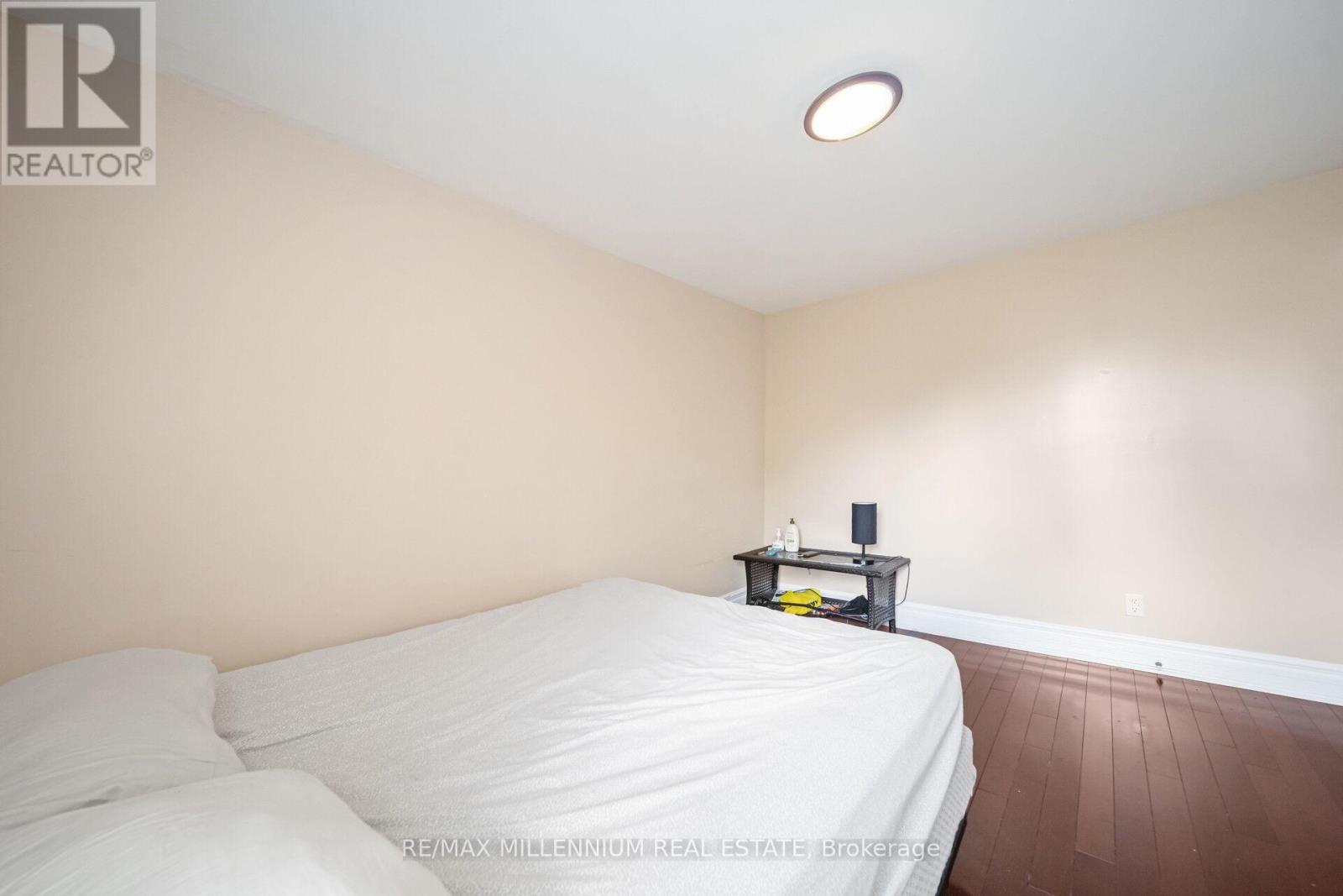 226 Falstaff Avenue, Toronto, Ontario  M6L 2G1 - Photo 13 - W12598246