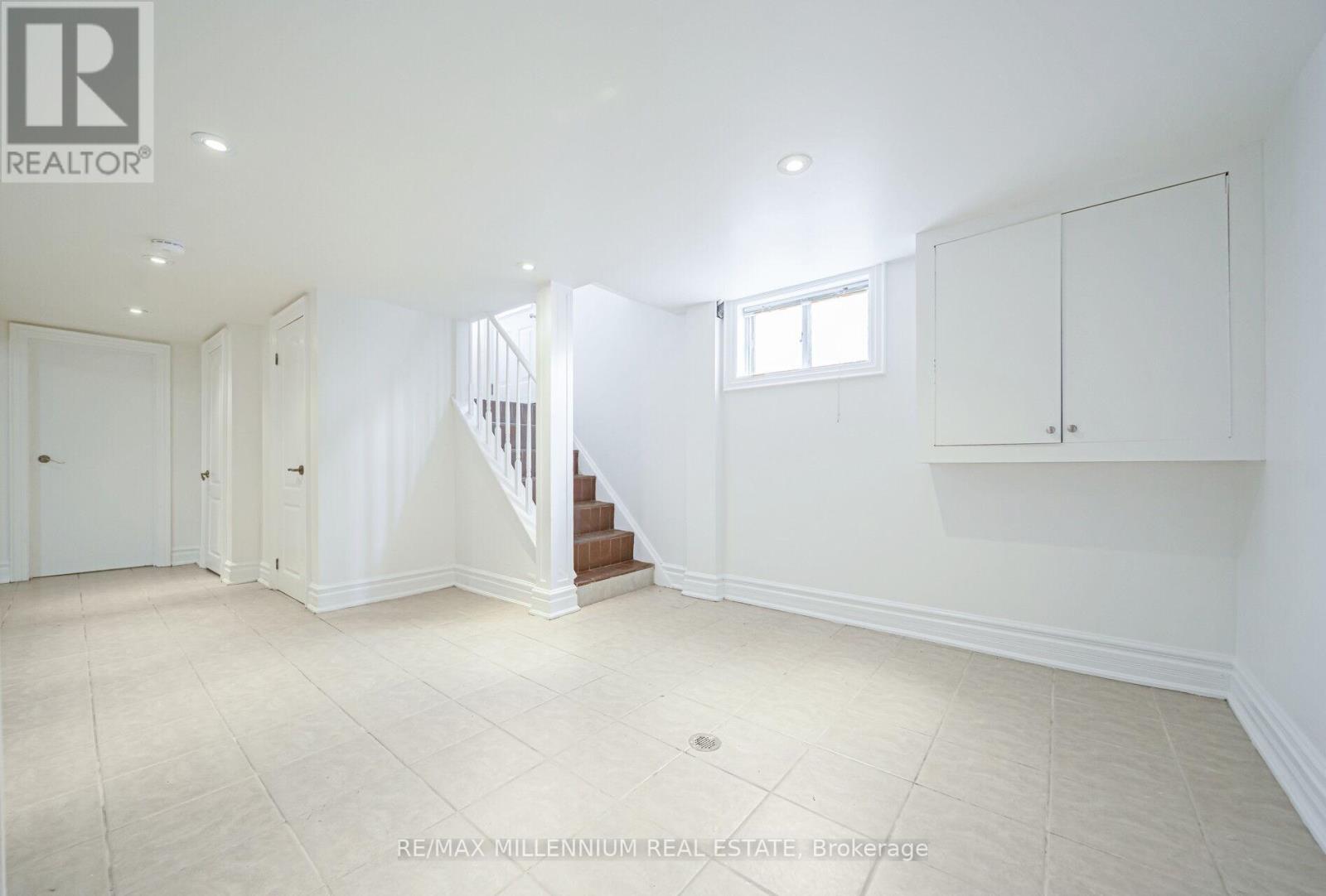 226 Falstaff Avenue, Toronto, Ontario  M6L 2G1 - Photo 14 - W12598246