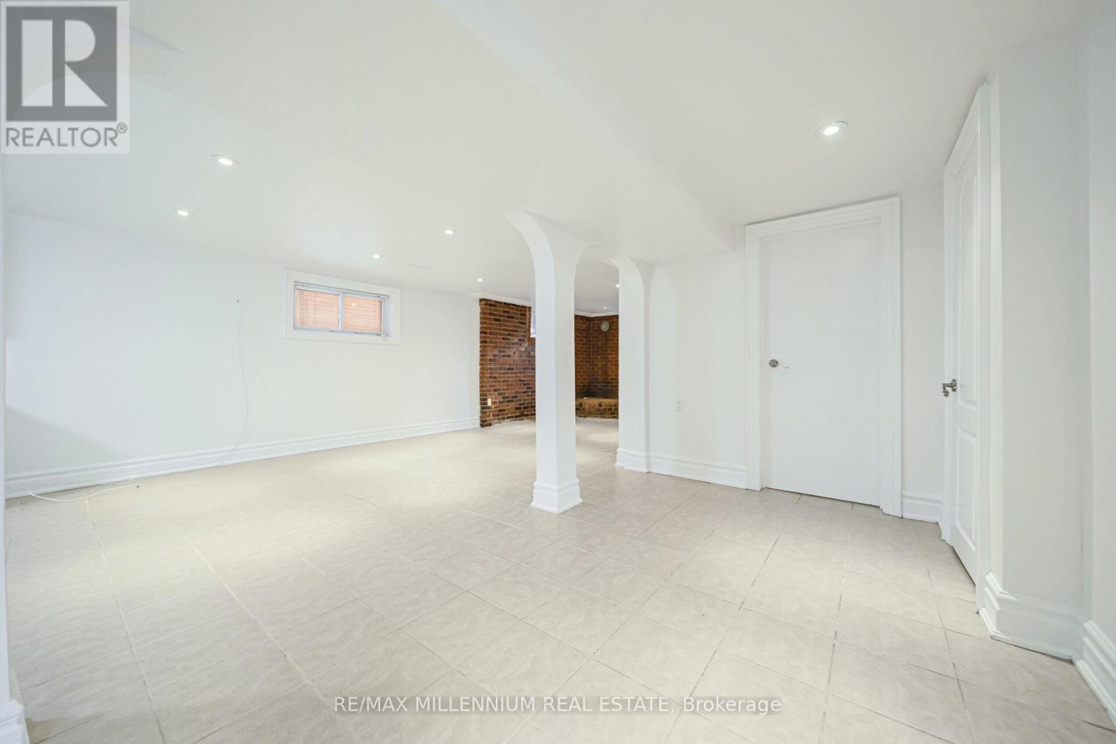 226 Falstaff Avenue, Toronto, Ontario  M6L 2G1 - Photo 15 - W12598246