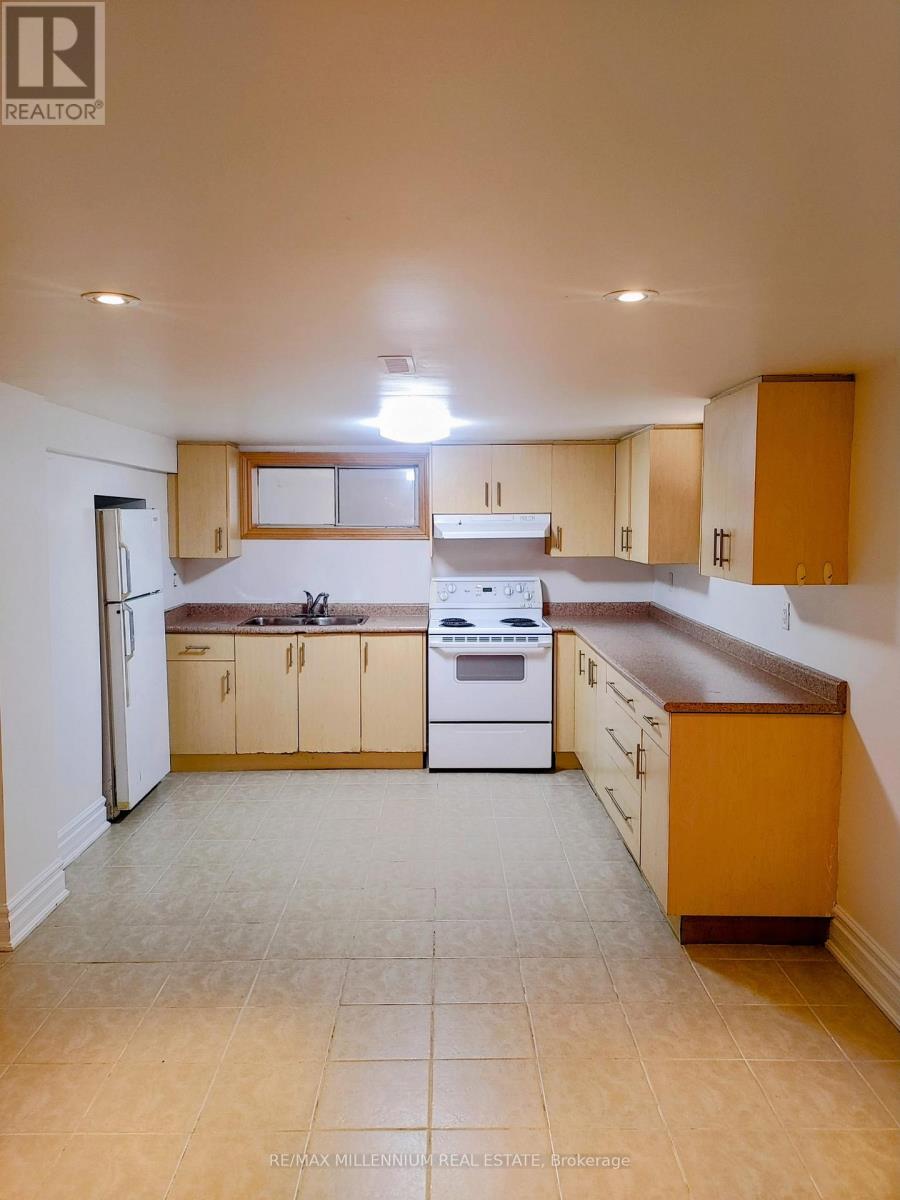 226 Falstaff Avenue, Toronto, Ontario  M6L 2G1 - Photo 17 - W12598246