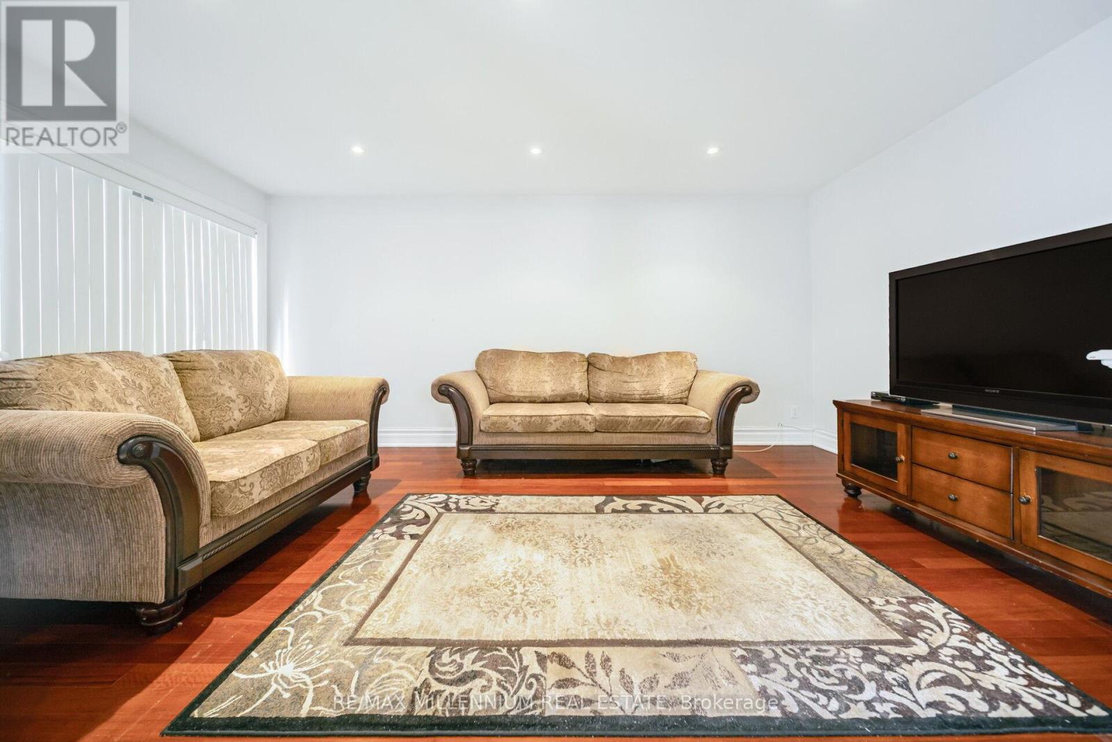 226 Falstaff Avenue, Toronto, Ontario  M6L 2G1 - Photo 4 - W12598246