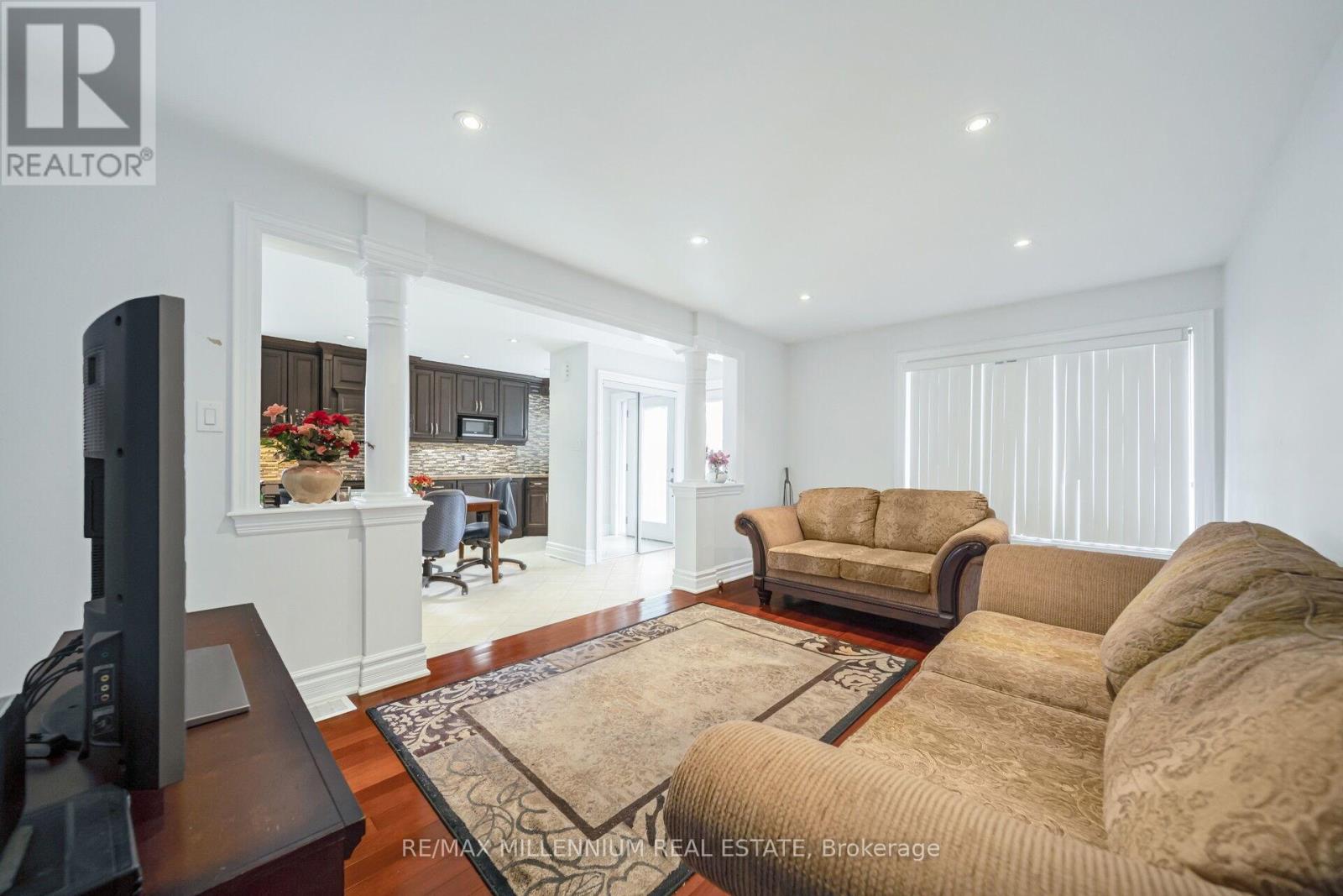 226 Falstaff Avenue, Toronto, Ontario  M6L 2G1 - Photo 5 - W12598246