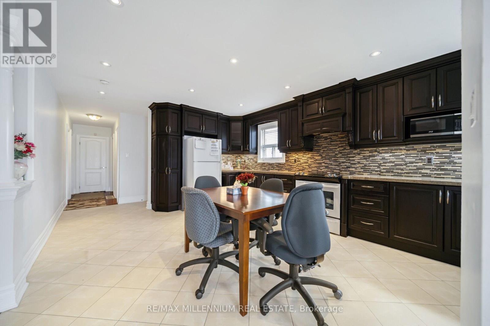 226 Falstaff Avenue, Toronto, Ontario  M6L 2G1 - Photo 6 - W12598246