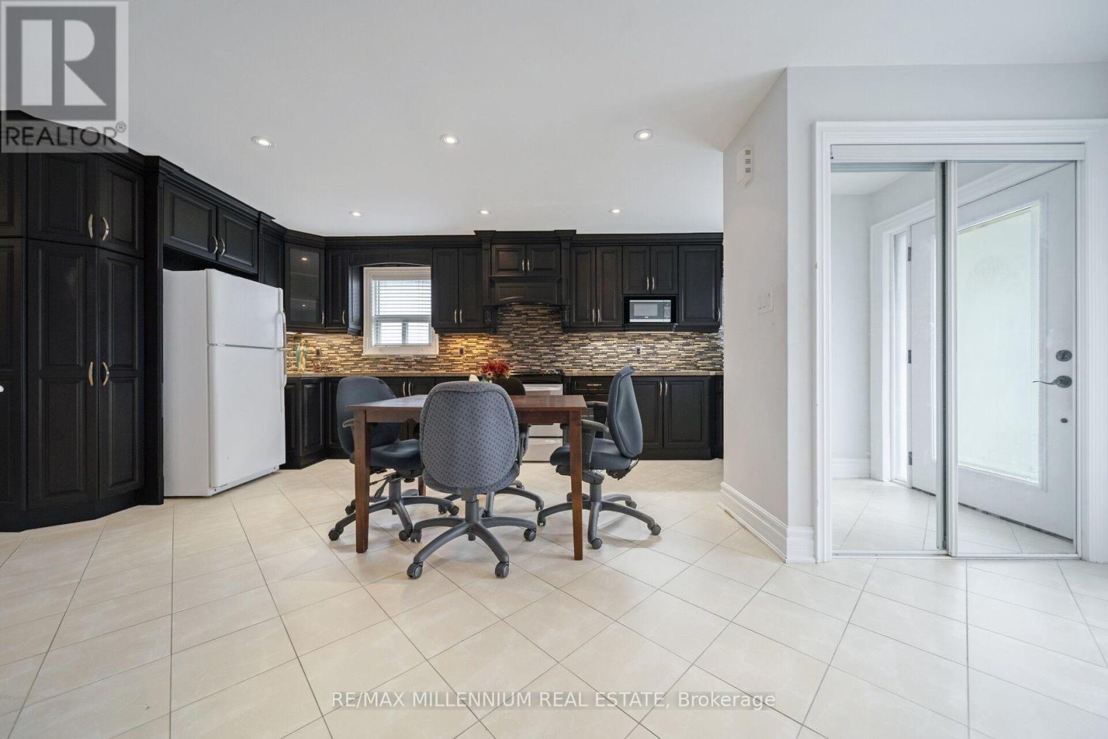 226 Falstaff Avenue, Toronto, Ontario  M6L 2G1 - Photo 7 - W12598246