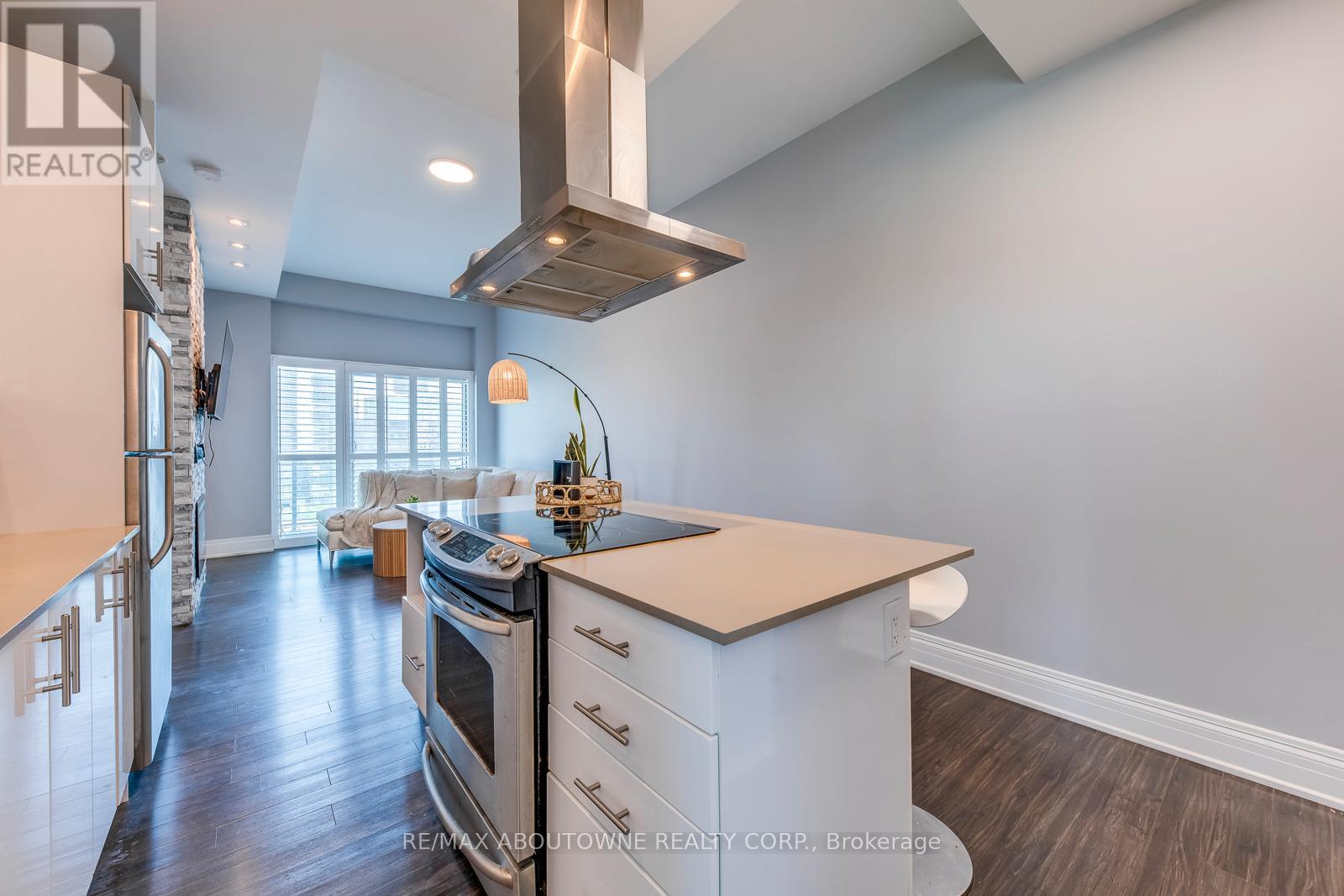 2524 - 165 Legion Road N, Toronto, Ontario  M8Y 0B3 - Photo 10 - W12598264