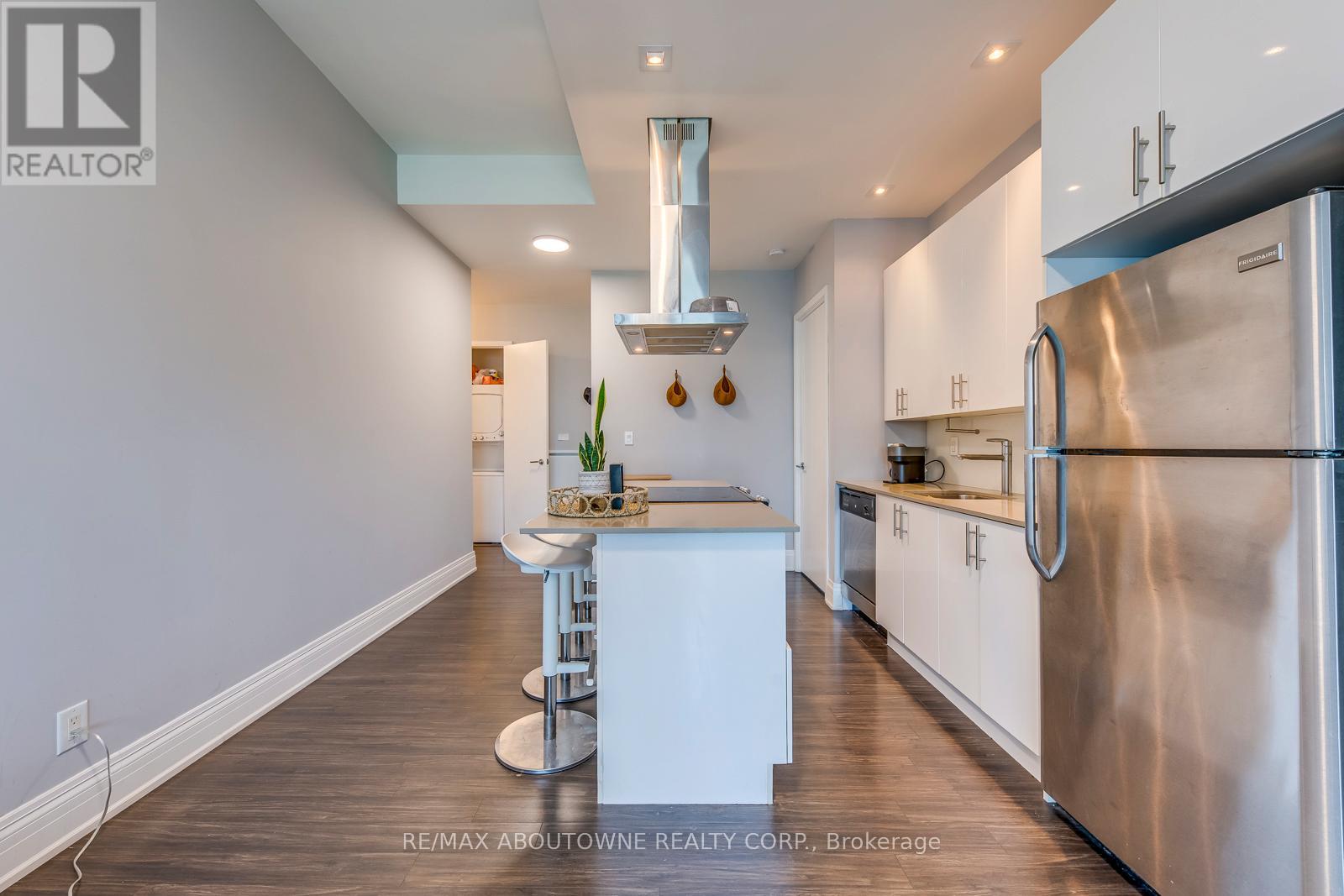 2524 - 165 Legion Road N, Toronto, Ontario  M8Y 0B3 - Photo 11 - W12598264