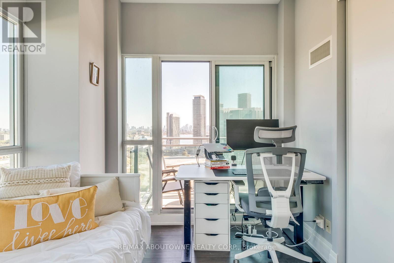 2524 - 165 Legion Road N, Toronto, Ontario  M8Y 0B3 - Photo 22 - W12598264