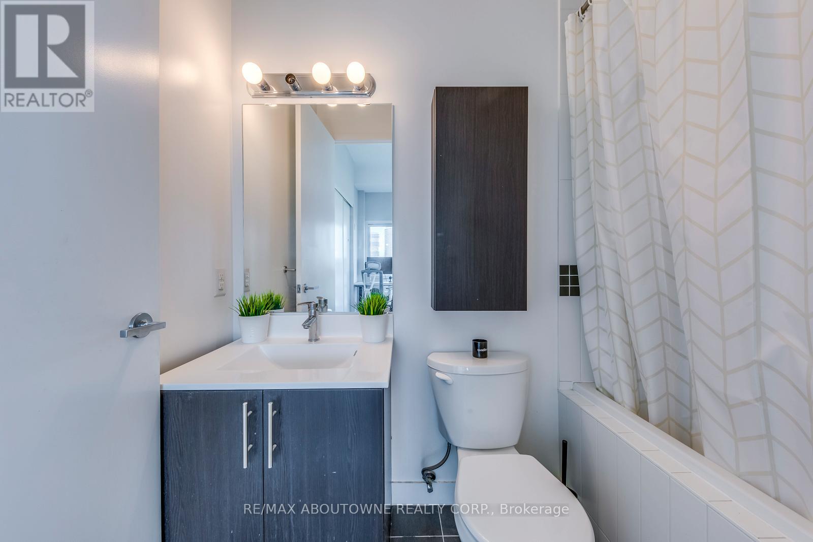 2524 - 165 Legion Road N, Toronto, Ontario  M8Y 0B3 - Photo 23 - W12598264