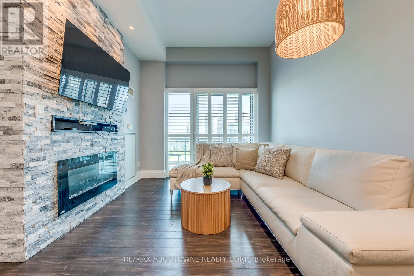 2524 - 165 Legion Road N, Toronto, Ontario  M8Y 0B3 - Photo 5 - W12598264