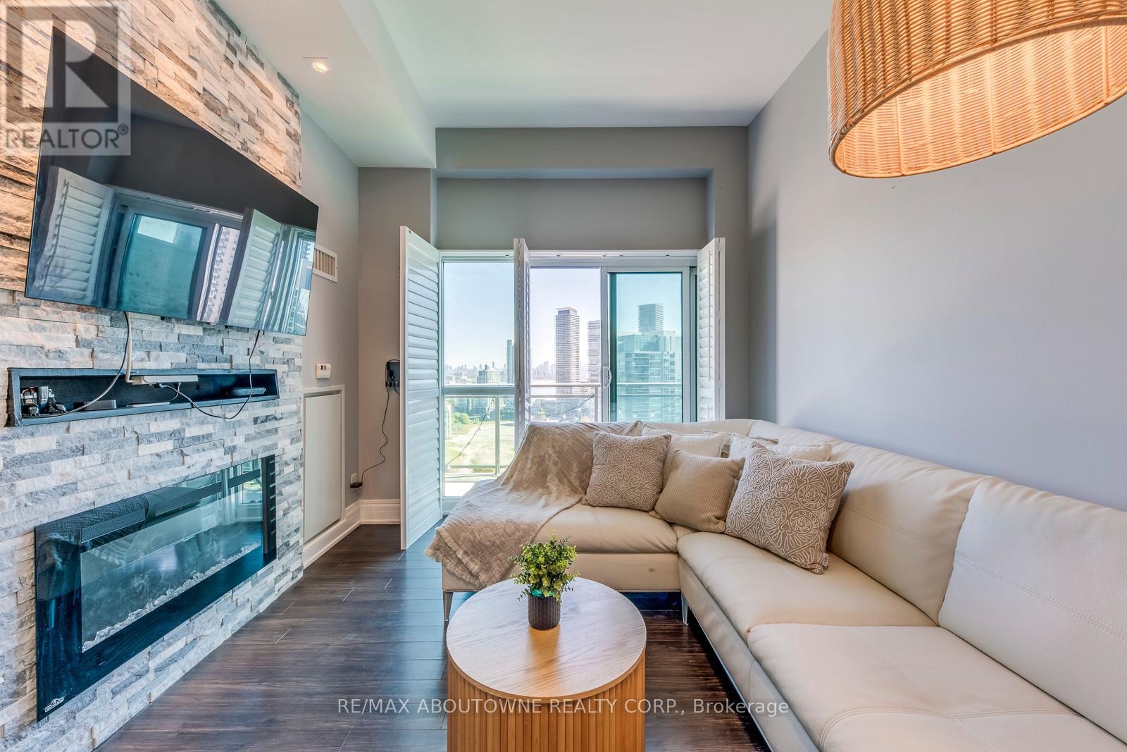 2524 - 165 Legion Road N, Toronto, Ontario  M8Y 0B3 - Photo 6 - W12598264