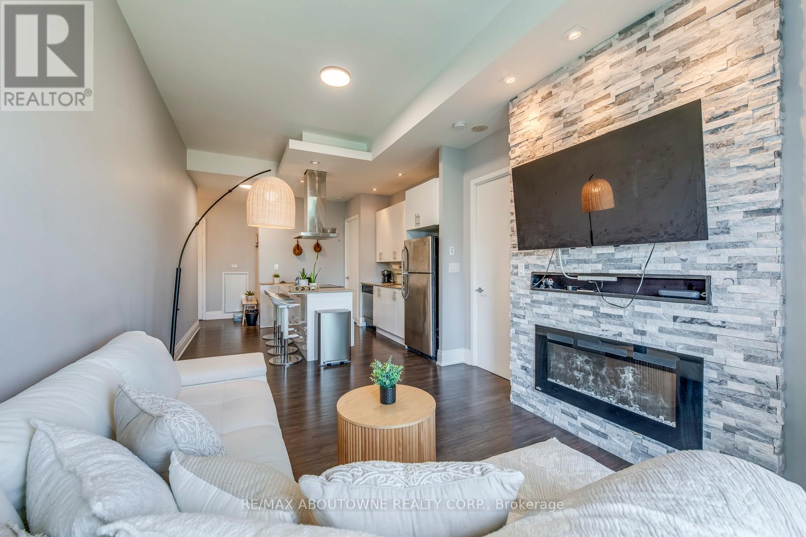 2524 - 165 Legion Road N, Toronto, Ontario  M8Y 0B3 - Photo 9 - W12598264