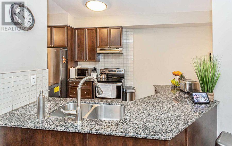 2449 Montagne Avenue, Oakville, Ontario L6M 0J5 - Photo 13 - W12591140