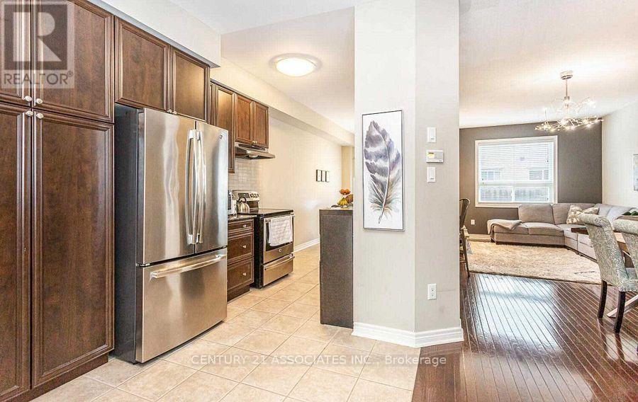 2449 Montagne Avenue, Oakville, Ontario L6M 0J5 - Photo 8 - W12591140