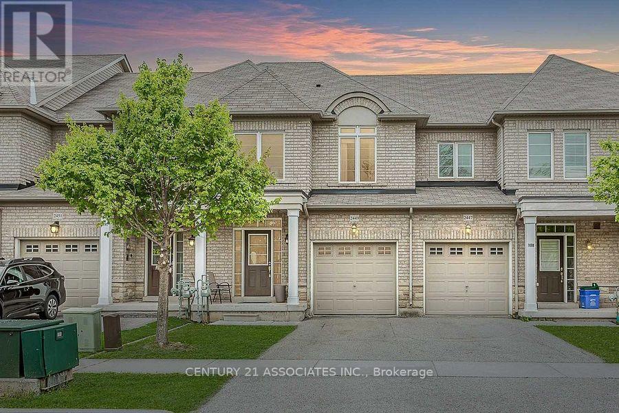 2449 Montagne Avenue, Oakville, Ontario L6M 0J5 - Photo 2 - W12591140