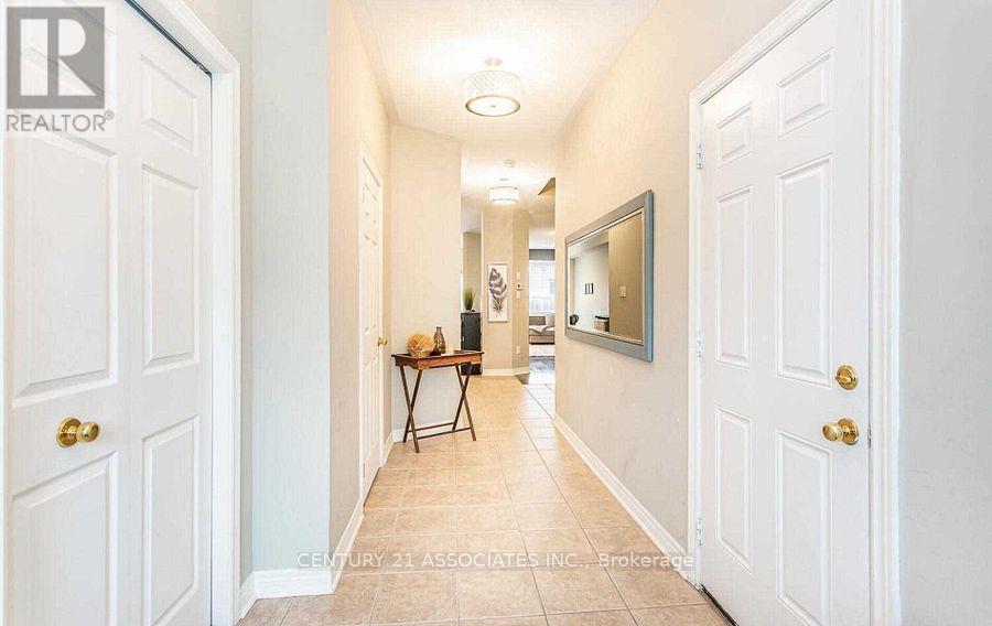 2449 Montagne Avenue, Oakville, Ontario L6M 0J5 - Photo 5 - W12591140