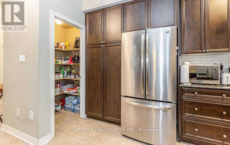 2449 Montagne Avenue, Oakville, Ontario L6M 0J5 - Photo 10 - W12591140