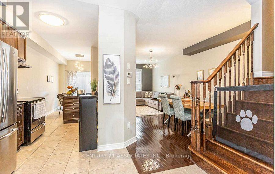 2449 Montagne Avenue, Oakville, Ontario L6M 0J5 - Photo 11 - W12591140